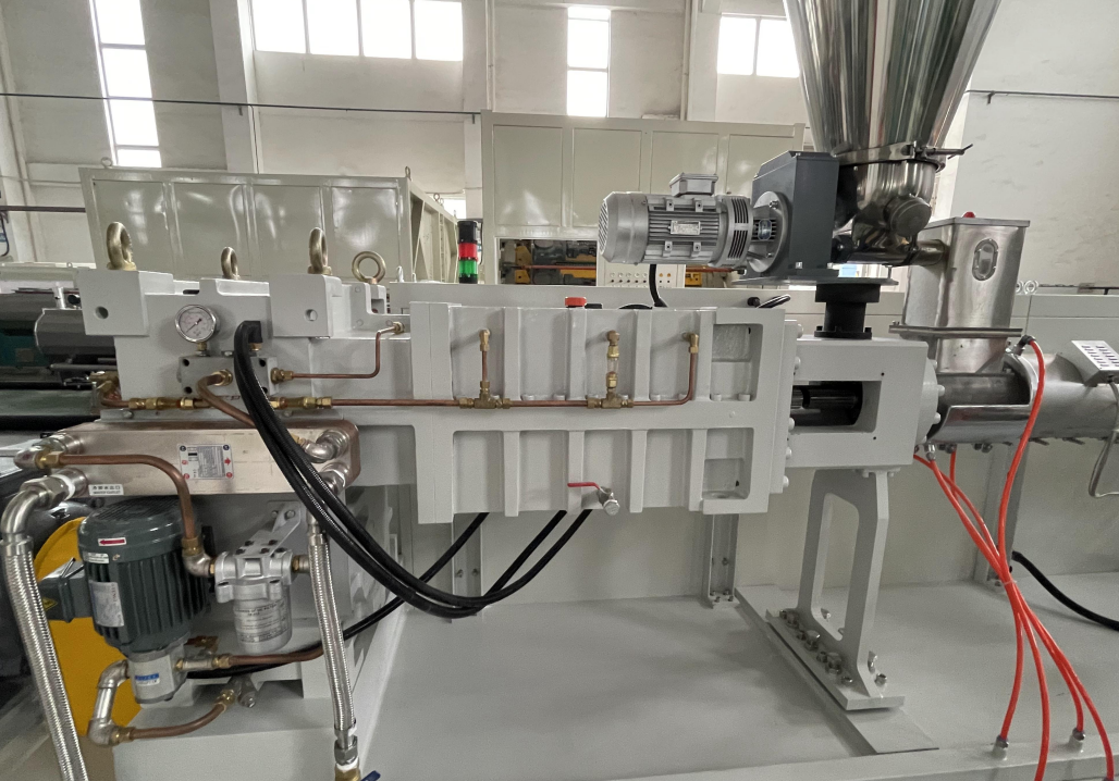 Экструдерді қайта өңдеушіге техникалық қызмет көрсету және жөндеу