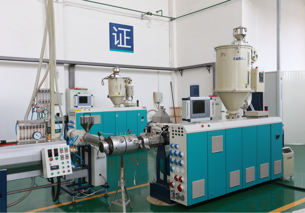 Бір бұранданы экструдерге техникалық қызмет көрсету