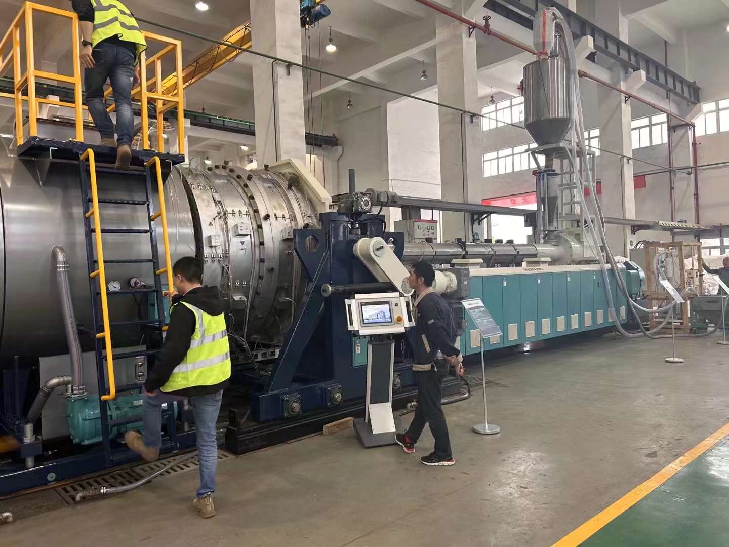 Іске қосу құралдары үшін негізгі нүктелер және 2000 мм-ден жоғары ірі диаметрі бар PE құбырларын өндіру технологиясы